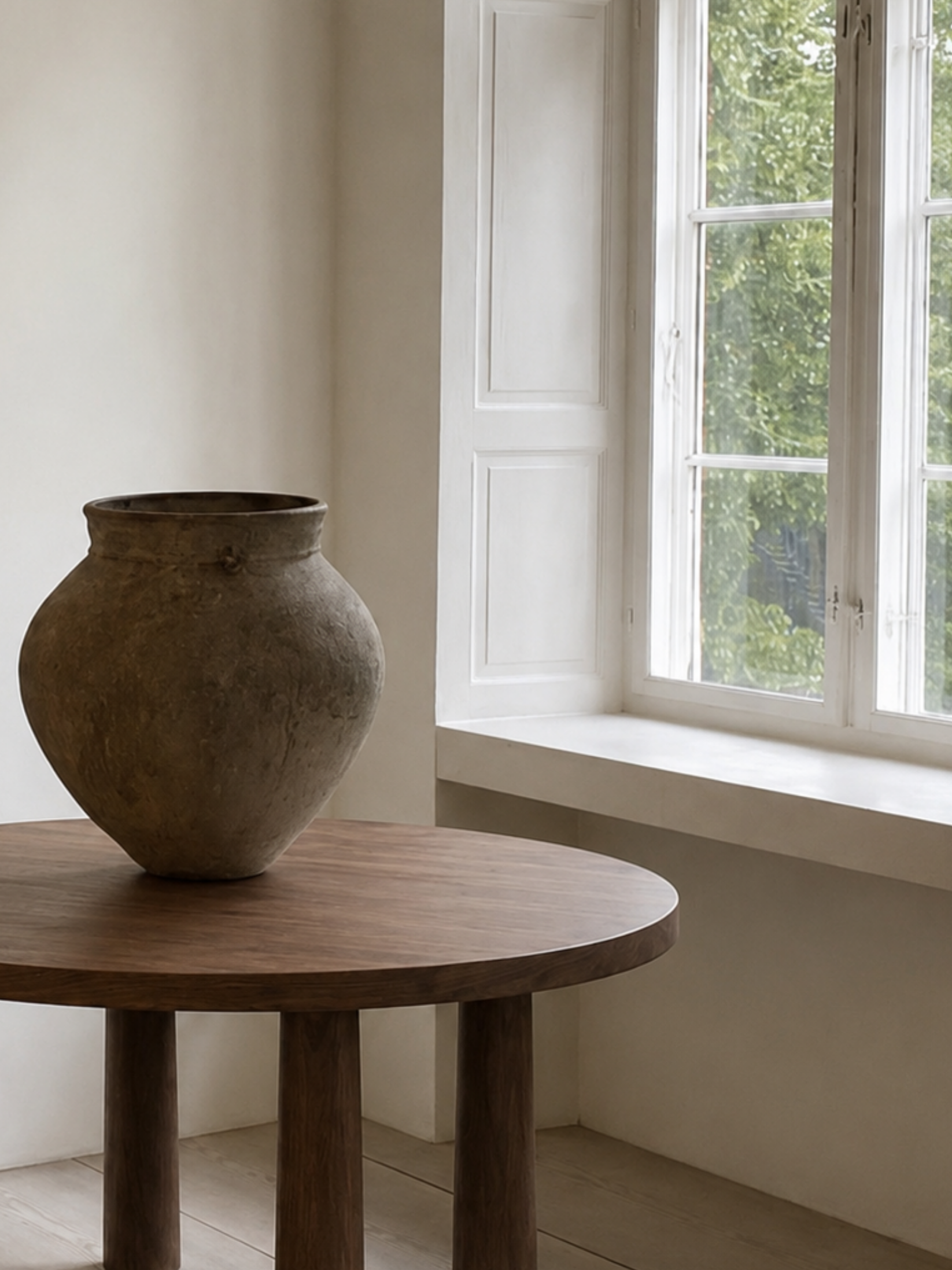 anais dining table